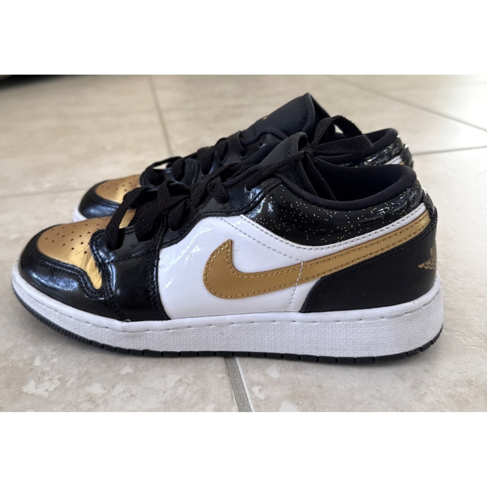 Nike Air Jordan 1 Low SE GS Black Metallic Gold White Size 5.5 DR6970-071 - Picture 3 of 8